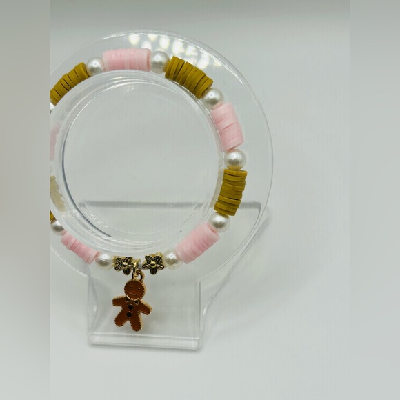 🌸Pink Gingerbread Christmas Clay Bead Bracelet🌸 - Picture 2 of 6